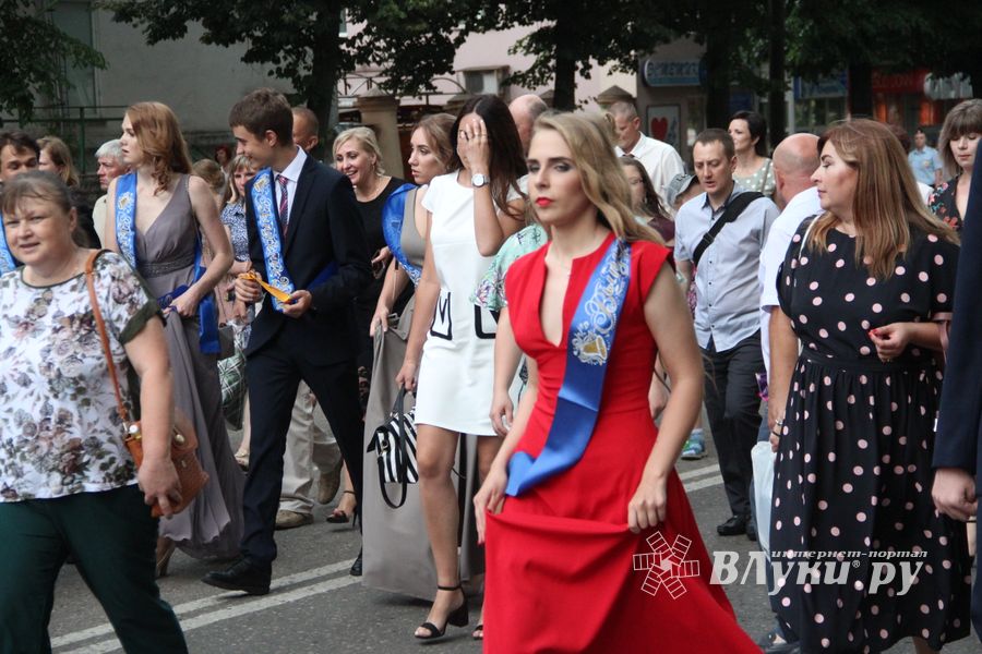 Великолукской «Бригантине» пришлось поплавать под дождём (ФОТО)