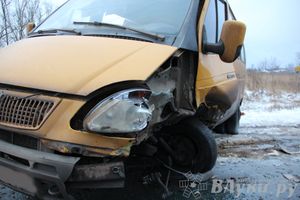 ​В Великих Луках столкнулись маршрутка и «Жигули» (фото)