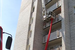 В Великих Луках прошли соревнования пожарных расчетов