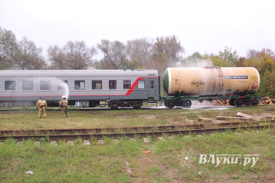 В Великих Луках тушили поезд (ФОТО)