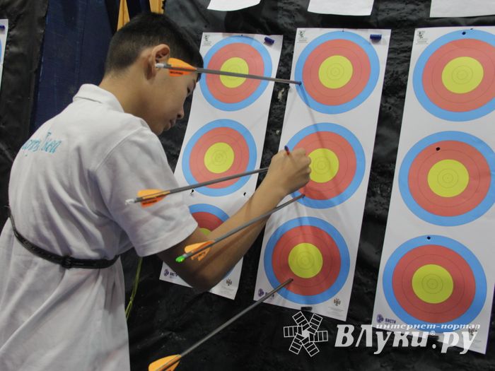 В Великих Луках стартовали всероссийские соревнования по стрельбе из лука «Надежда России» (ФОТО)
