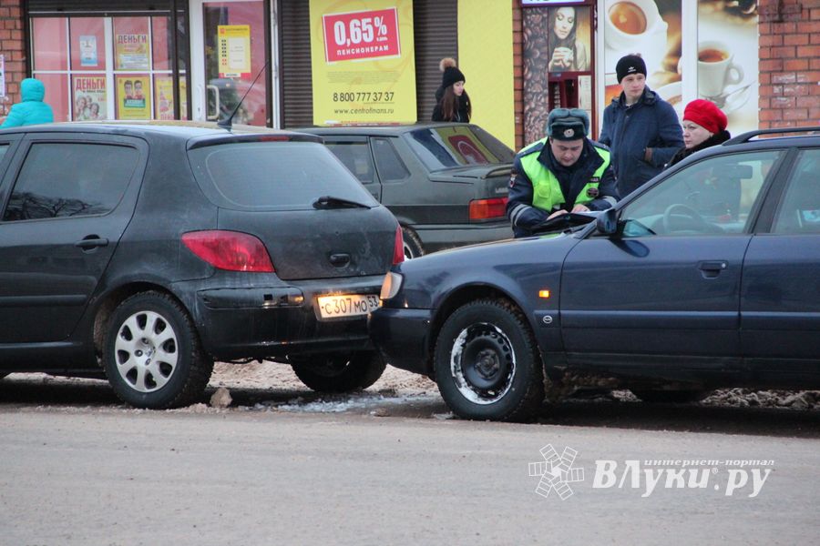 На перекрестке Октябрьский — Гагарина произошло ДТП (фото)