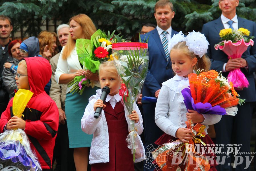 Школы города отметили 1 сентября (фото)