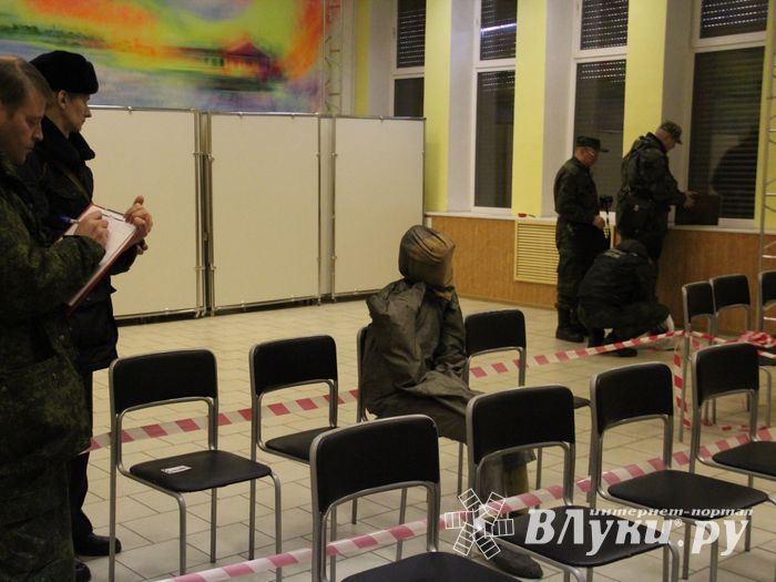 В Великих Луках «захватили заложников» (фото)