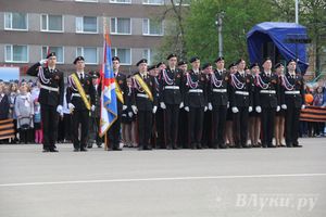 Парад Победы в Великих Луках (фото)