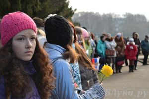 День защитника отечества в Великих Луках отметили памятным митингом и салютом
