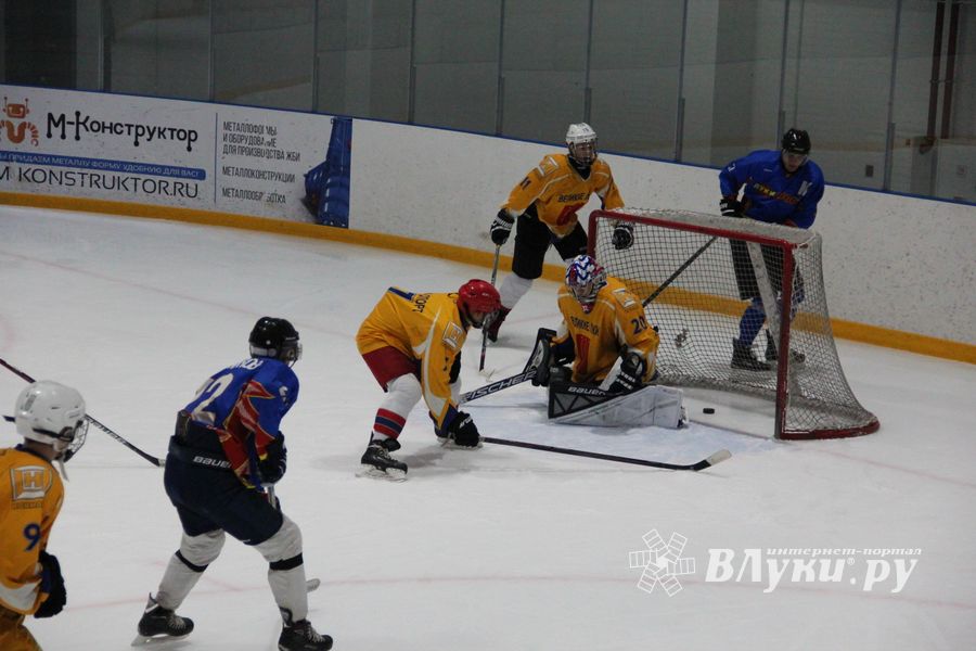 Великолукские хоккейные клубы провели матч в рамках чемпионата города (ФОТО)