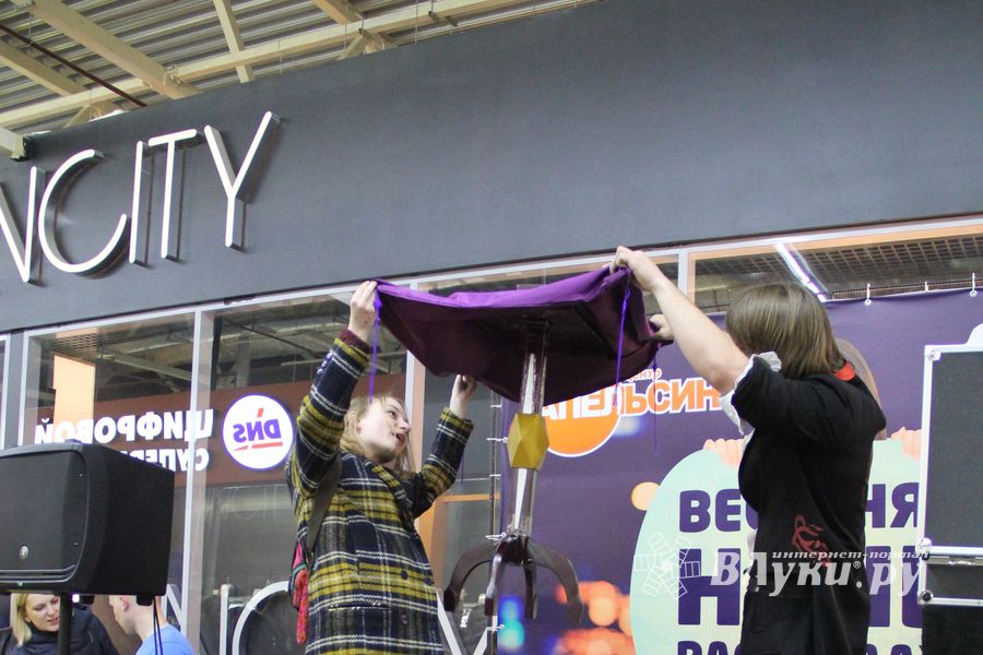 В ТЦ «Апельсин» прошла весенняя ночь распродаж