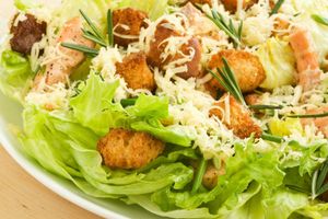 Давно известно: даме в праздник у плиты не место