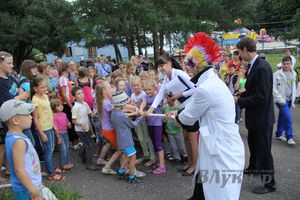 ​В Великих Луках сказочный «Праздник мороженого» подарил радость детям