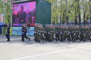 Парад Победы в Великих Луках (фото)