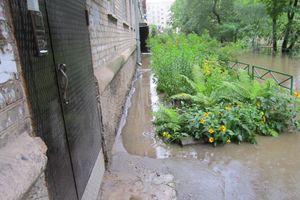 Выявлен самый затопленный двор в Великих Луках (ФОТО)