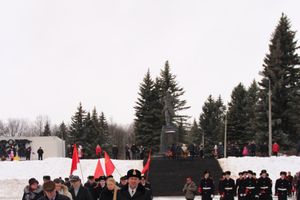 У Вечного огня в Великих Луках прошёл торжественный митинг (фото)