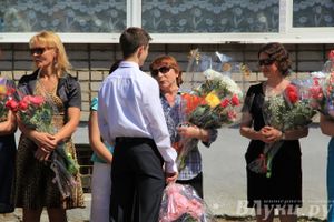 В Великих Луках прозвенели «Последние звонки»