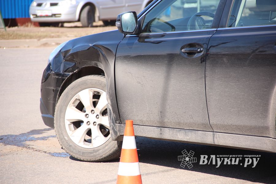 Фотофакт: ДТП в Великих Луках 