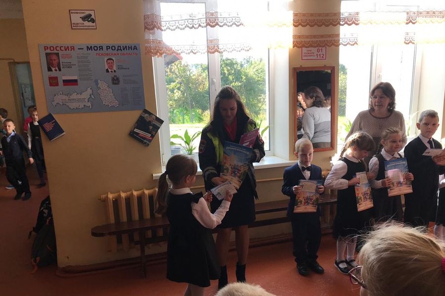 В Великолукском районе первоклашек посвятили в пешеходы (ФОТО)