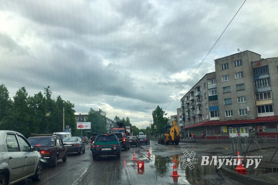 В Великих Луках отремонтируют самый проблемный дорожный  перекресток (ФОТО)