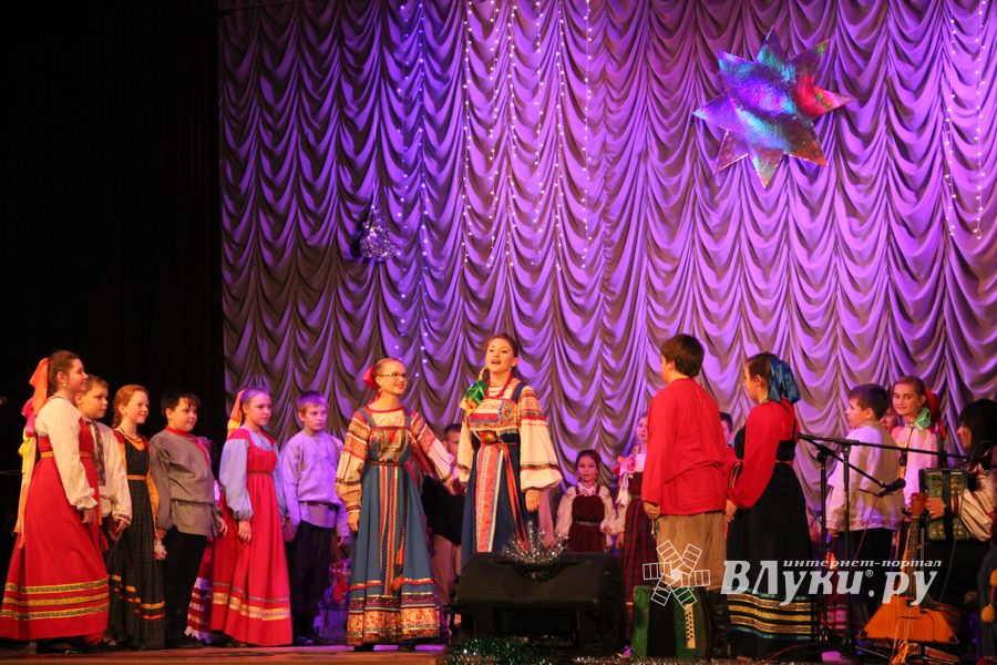 В Великих Луках состоялся праздничный концерт «В Светлый праздник Рождества» 