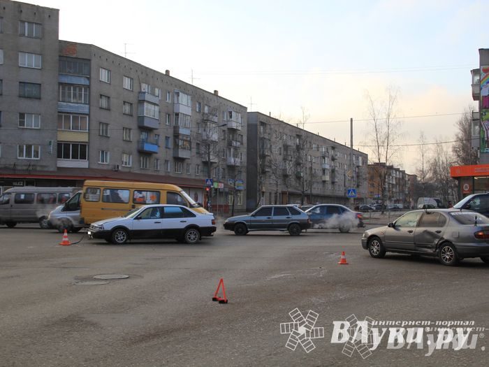 Фотофакт: ДТП на перекрестке Гагарина-Дьяконова