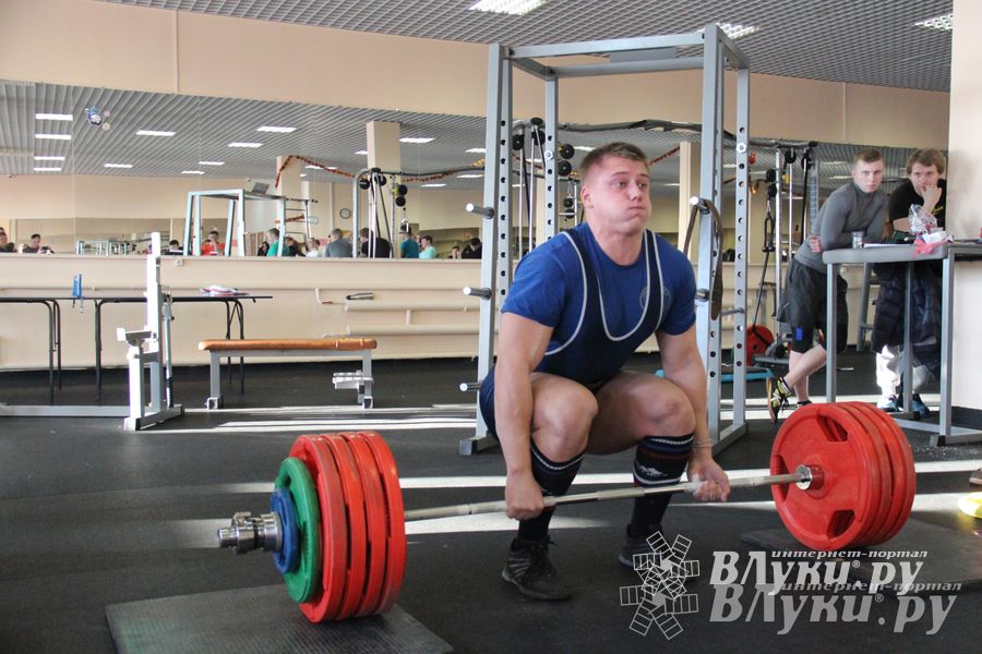 Соревнования по пауэрлифтингу прошли в Великих Луках (фото)