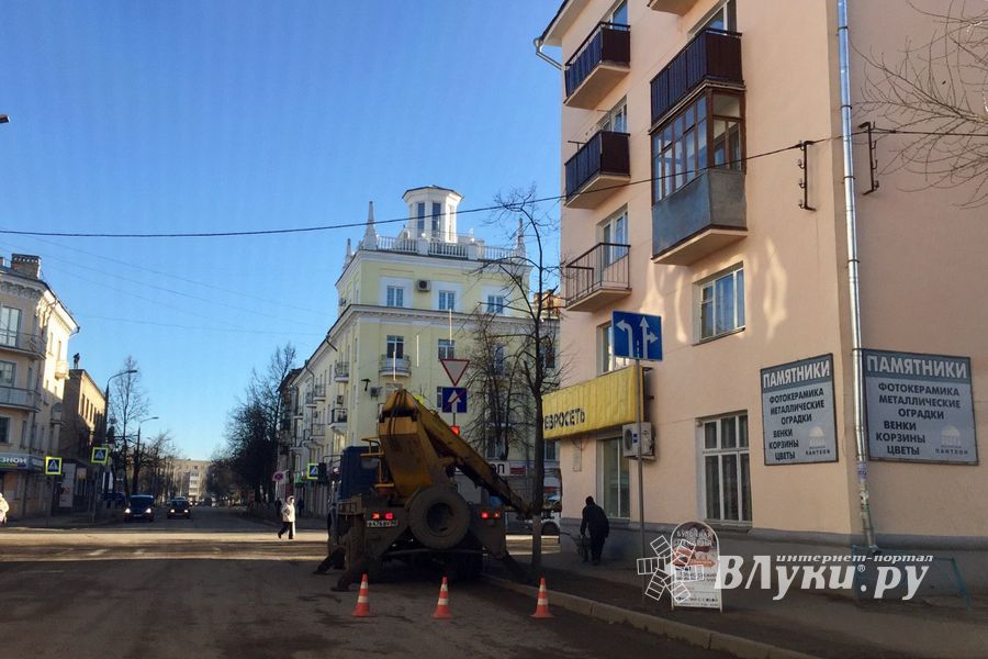 ФОТОФАКТ: Фасадные работы в Великих Луках 