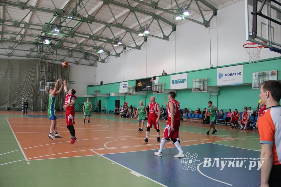 Великолучане стали победителями межрегионального турнира ветеранов баскетбола (ФОТО)