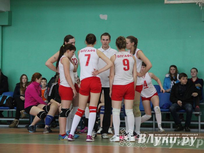 В Великих Луках прошли международные соревнования по волейболу (фото)