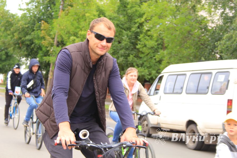 В Великих Луках прошёл Велопарад (ФОТО)