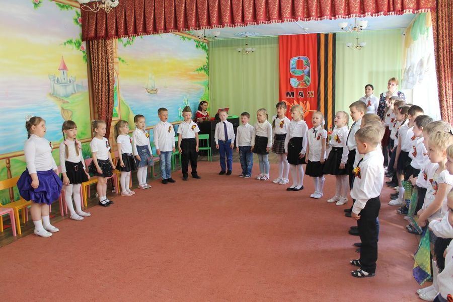 Воспитанники детского сада №23 почтили память воинов-заводчан (ФОТО)