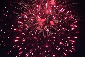 Праздничный салют в честь Дня города