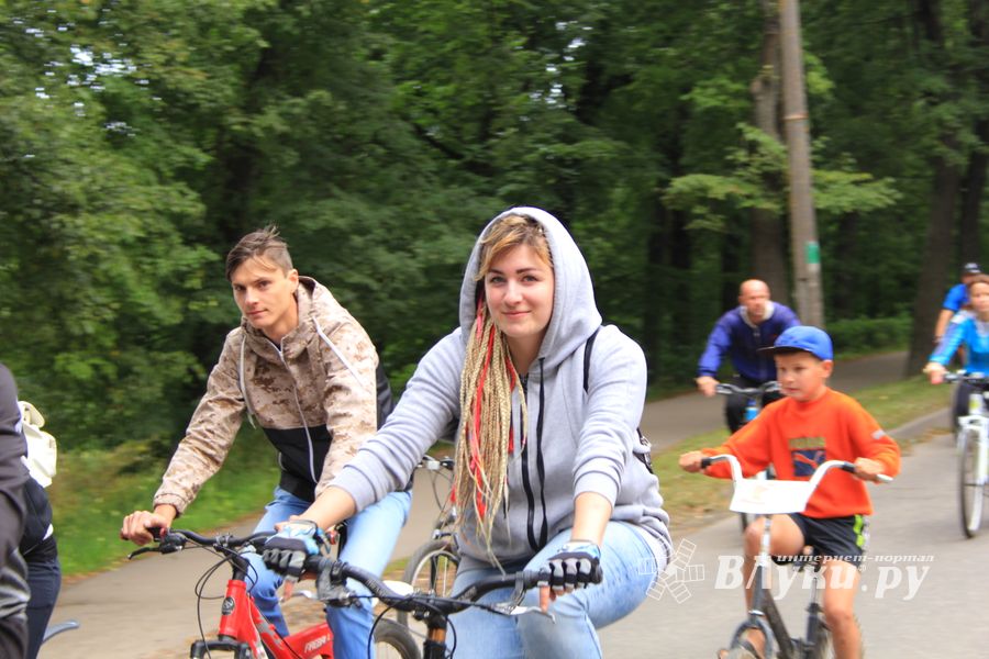 В Великих Луках прошёл Велопарад (ФОТО)