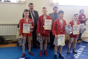 Великолукские спортсмены привезли награды со Смоленского турнира по самбо (ФОТО)