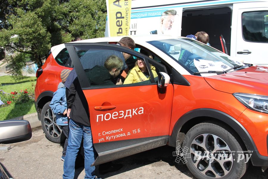 В Великих Луках прошла «Автовыставка 2017» (ФОТО)