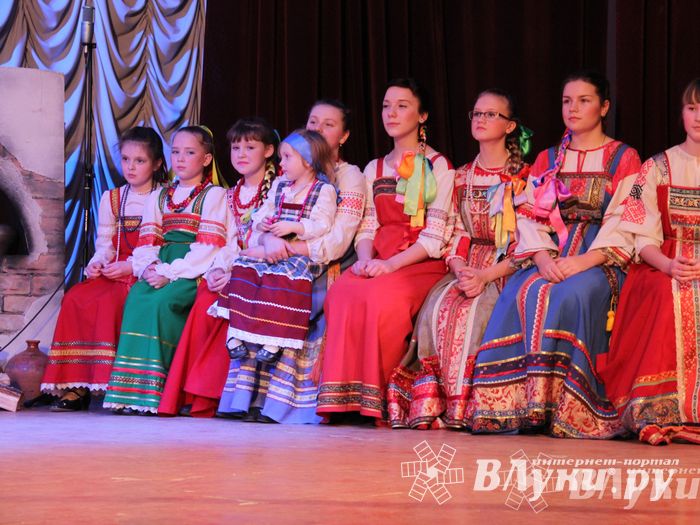 Рождественский концерт ансамбля «Заряница» прошел в Великих Луках (фото)