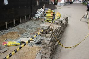 Устали ждать обещанного от властей Великих Лук и взяли дело в свои руки (ФОТО)