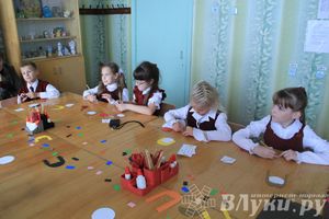 Великолукских лицеистов посвятили в «Маленькие мастера»