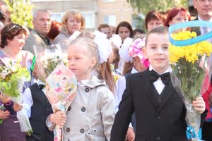 Самую многочисленную школу Великих Лук пополнили 116 первоклассников (ФОТО)