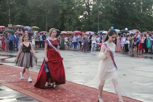 Великолукской «Бригантине» пришлось поплавать под дождём (ФОТО)