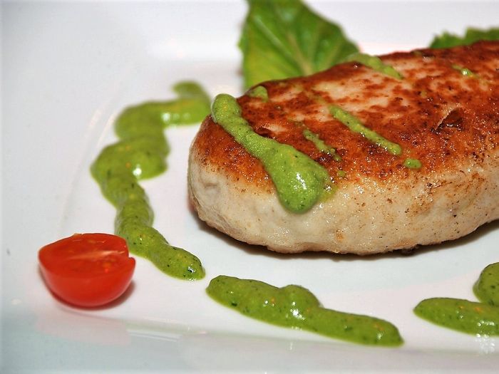 8 марта прекрасных дам приглашают в «Гости» (ФОТО)