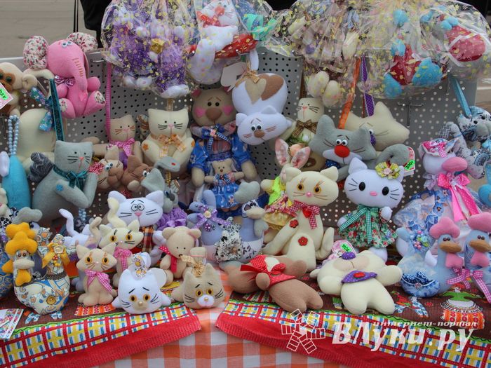 В Великих Луках проходит Весенняя ярмарка