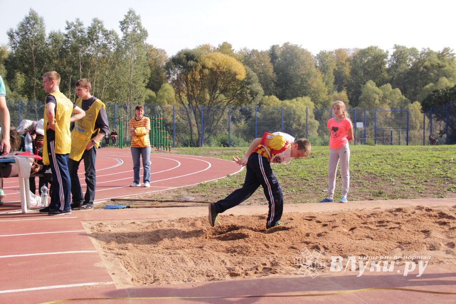 В Великих Луках состоялись соревнования «Шиповка юных» (фото)