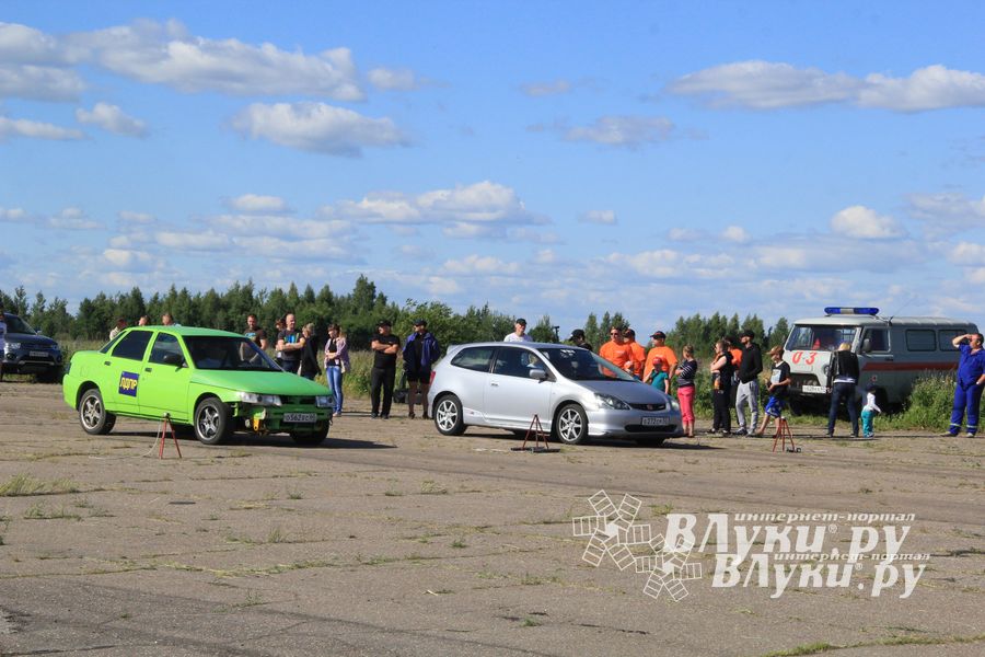 В Великих Луках прошел I этап Открытого чемпионата г. Великие Луки по Drag Racing (фото)