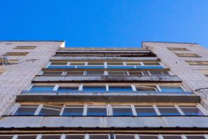 МЧС предупреждает о риске падения детей из окон с наступлением весны