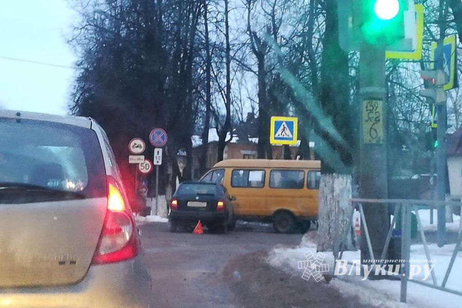 ДТП на перекрестке пр. Ленина и ул. Ставского (ФОТО)