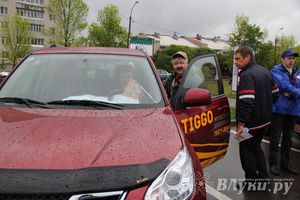 В Великих Луках прошла «Весенняя автоярмарка Великие Луки — 2015» (фото)