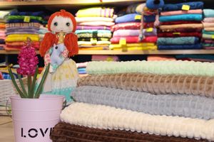 Кот Барон приготовил подарки для женщин