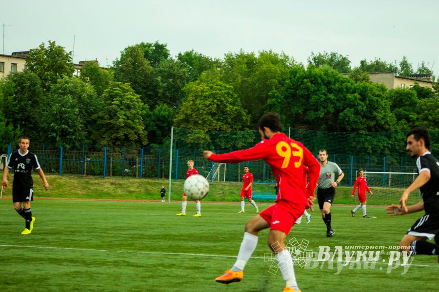 Матчи по футболу в рамках Первенства России проходят в Великих Луках (фото)