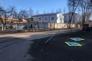 Фотофакт: на Нелидовской лежат пешеходы