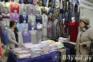 Универсальная выставка проходит в Великих Луках (фото)