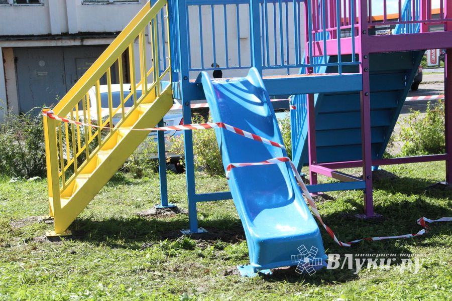 В сквере на Вокзальной обновилась детская площадка (ФОТО)